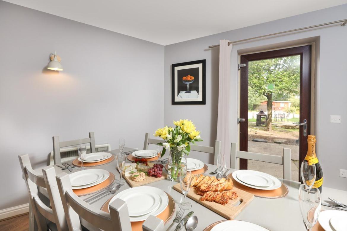 Hopton Cottage - Darwin Lake Holiday Village Матлок Екстериор снимка